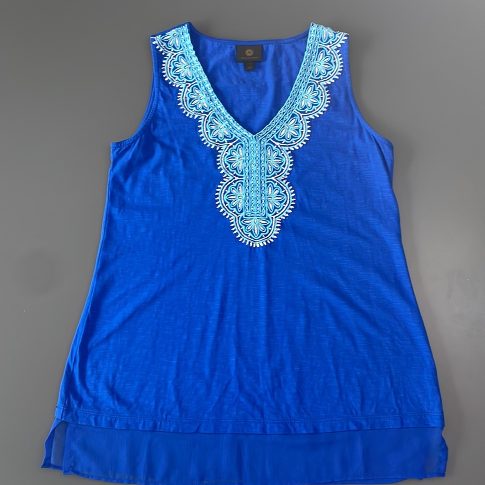JM Collection Blouse sleeveless blue w/silver embroidery V-neck 100% cotton Sz S
